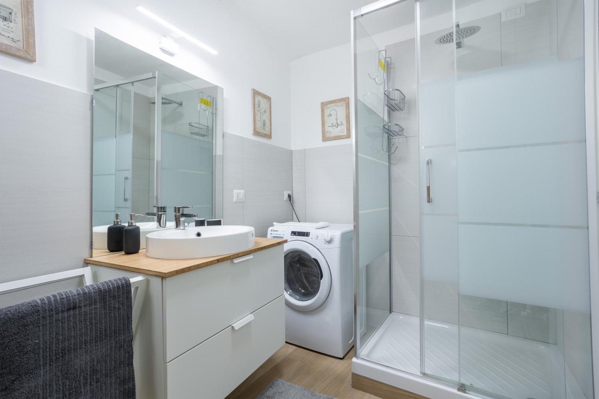 Mari Flat - Posto Auto E Metro - Italywego Apartment *